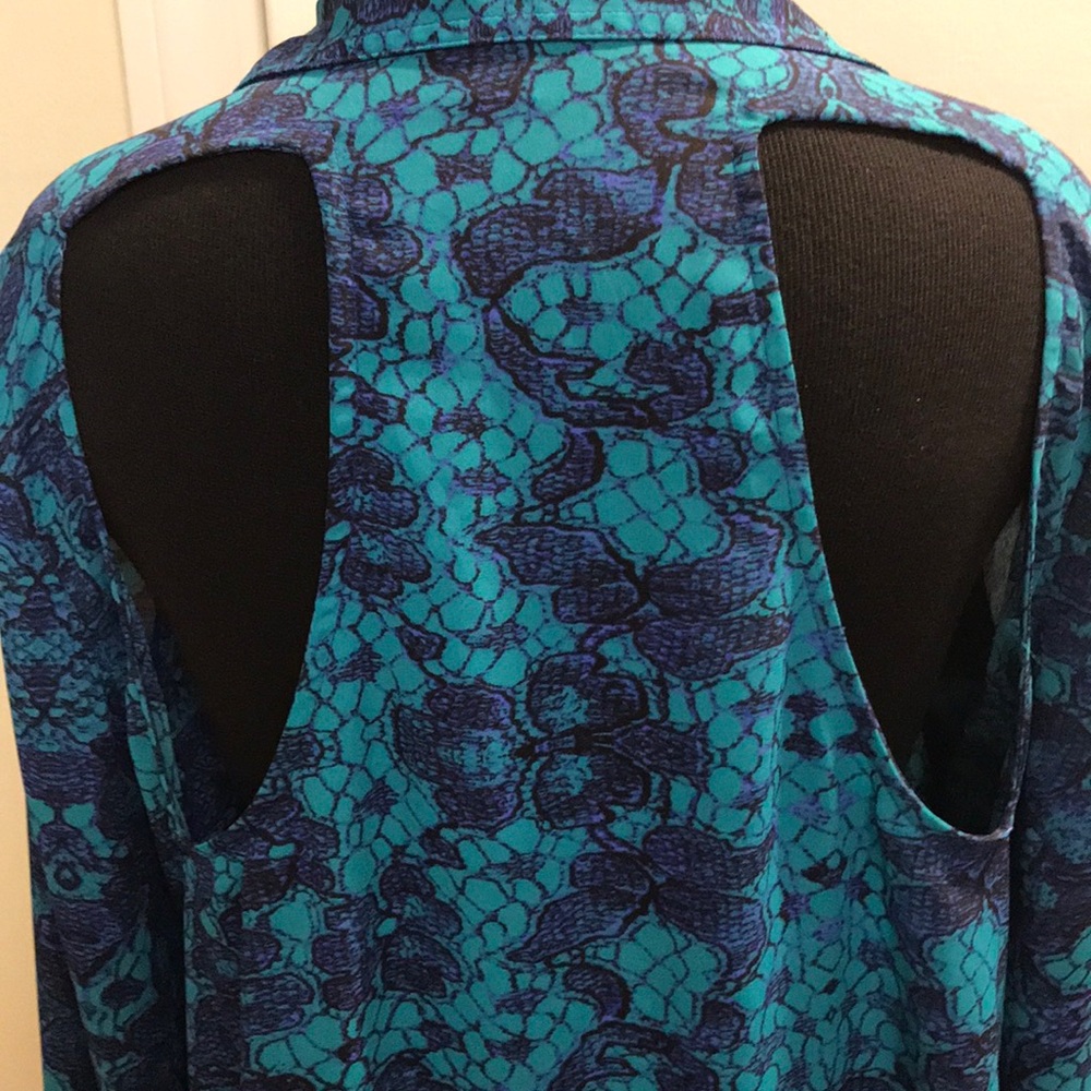 blouse - Picture 4 of 8
